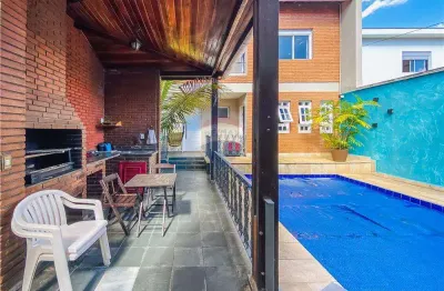Dois lindos sobrados no mesmo terreno, com piscina na estação conceição do metrô!