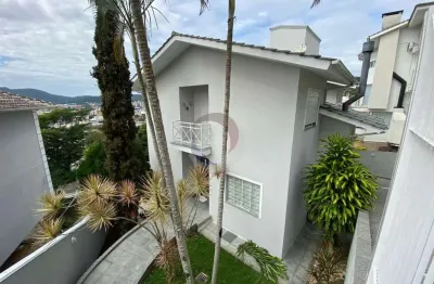 Casa em condomínio fechado com 3 quartos para alugar na rua europa, 410, trindade, florianópolis por r$ 10.000