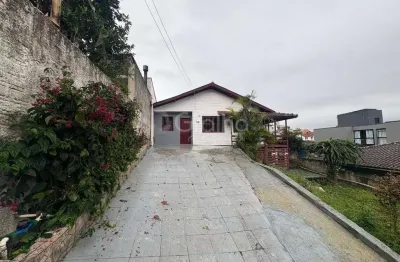 Casa com 4 quartos para alugar na rua professor edmundo acácio moreira, 110, trindade, florianópolis por r$ 3.350