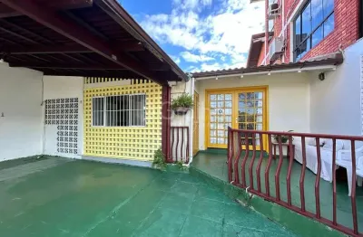 Casa com 2 quartos para alugar na rua reverendo gelson dos santos castro, 410, rio tavares, florianópolis por r$ 4.800