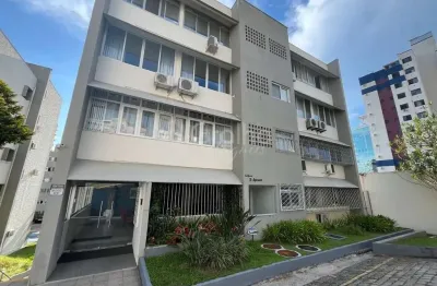 Apartamento com 2 quartos para alugar na Rua Jade Magalhães, 1722, Centro, Florianópolis por R$ 3.250