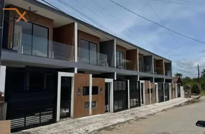 Sobrado com excelente acabamento no centro de balneário piçarras a 700 metros do mar.