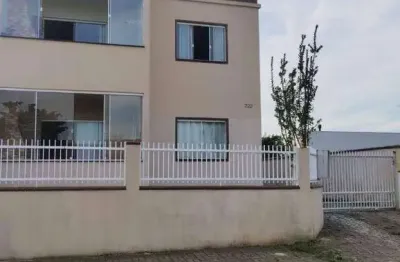 Conforto e praticidade no litoral: apartamento térreo a 750m da praia