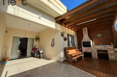 Casa semi mobiliada no centro de penha – excelente localização e funcionalidade