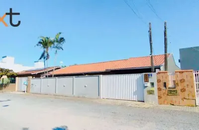 Linda casa na praia da armação, penha - seu paraíso com piscina aquecida!