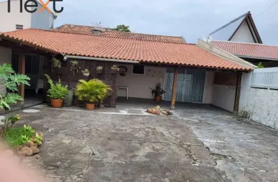 Casa espaçosa e aconchegante em barra velha: lazer completo no quintal!
