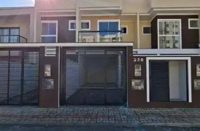 Sobrado amplo a 390 metros da praia — localização privilegiada e espaço para toda a família