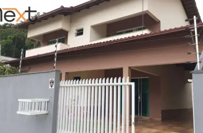 Sobrado espaçoso em penha: 4 quartos, piscina e potencial para terceiro andar!