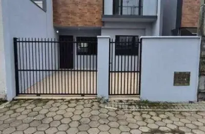 Sobrado à venda a 630 metros da praia – localização privilegiada