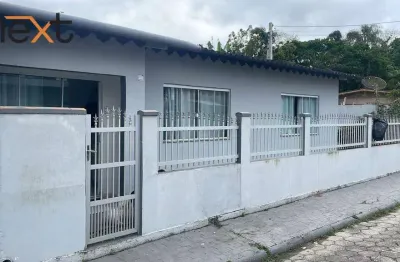 Oportunidade única de investimento em navegantes: duas casas no mesmo terreno!