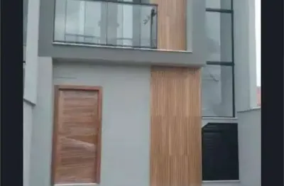 Sobrado geminado com 2 suítes em piçarras: 80m² e churrasqueira!