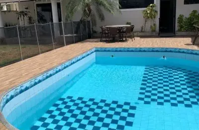 Casa em condomínio fechado com 4 quartos à venda na rua priscila b dutra, 77677, buraquinho, lauro de freitas por r$ 1.400.000