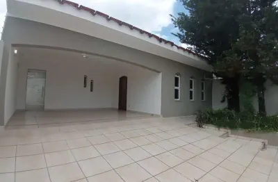 Casa com 3 quartos para alugar na Vila Santa Maria, Americana 