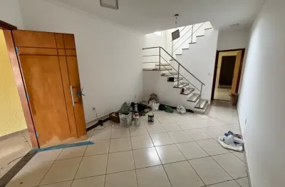 Sobrado recém reformado - Bosque dos Eucaliptos em rua sem saída - 3 suites