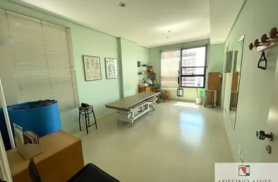 Vendo conjunto comercial, com 32 mts, ar condicionado, 2 lavabos e 1 vaga