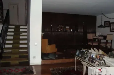 Casa com 4 quartos à venda na Rua Todos os Santos, 93, Jardim Guedala, São Paulo