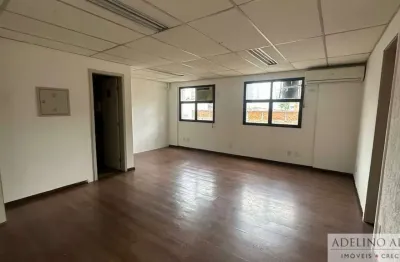 Vendo ou Alugo conjunto Comercial Itaim Bibi com 33 mts, 2 banheiros e 1 vaga