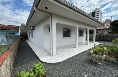 Casa para venda em balneário piçarras, centro, 3 dormitórios, 1 suíte, 2 banheiros, 2 vagas