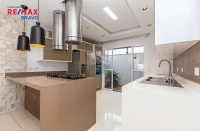 Sobrado - 260 m2 - 3 Quartos (1 suíte) - 4 Banheiros - 4 Vagas - Uberaba - Curitiba/PR