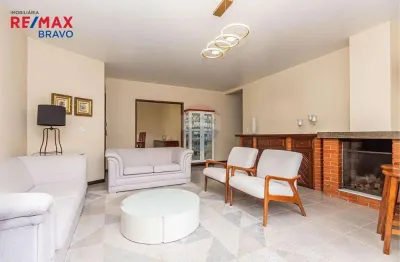 Casa térrea com amplo terreno no guabirotuba em curitiba