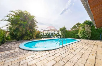 Casa térrea à venda com piscina, 374m2, 5 quartos (2 suítes), 9 vagas de garagem, área gourmet