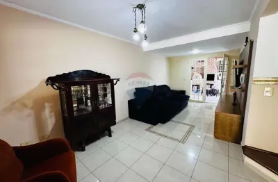 Casa em condomínio residencial esmeralda com 150m2, 3 quartos, 1 suíte, 02 vagas de garagem no bairro portão em curitiba-pr