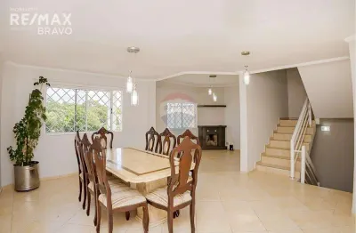 'sobrado com 5 quartos ( sendo 1 -piso térreo) e amplo quintal  no jardim das américas'