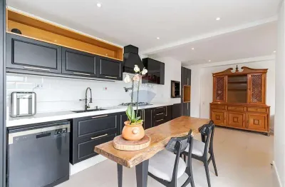 Casa  totalmente térrea  reformada com jardim- 3 quartos