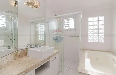 Sobrado em condomínio, 4 quartos, 1 suíte, no jardim das américas, curitiba