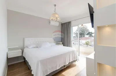 Sobrado em condomínio, 4 quartos, 1 suíte, no Jardim das Américas, Curitiba