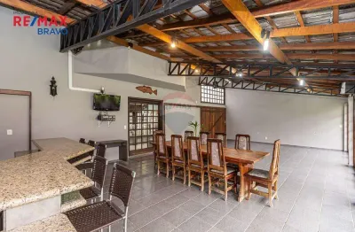 Terreno de 580 m2 com Casa amplo quintal, 4 quartos, vagas pra 7 carros, Bairro Jardim das Américas em Curitiba PR