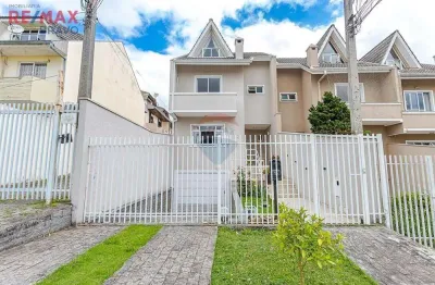 Sobrado quadriplex espaçoso com 229m2, 04 quartos, 03 vagas de garagem, com quintal no bairro jardim das américas em curitiba