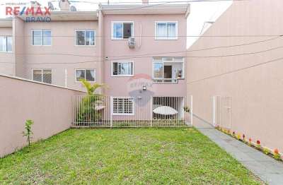 Sobrado quadriplex espaçoso com 229m2, 04 quartos, 03 vagas de garagem, com quintal no bairro jardim das américas em curitiba