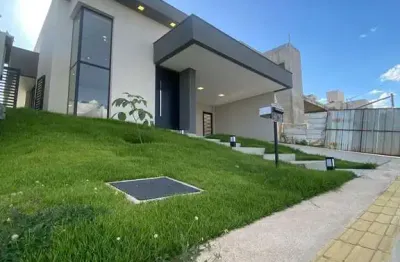 Linda casa térrea à venda no jardins nápoles - senador canedo