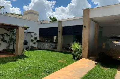 Casa incrível para locação com área gourmet e 2 suítes completas!
