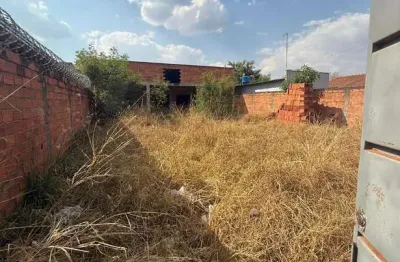 Lote com construção no residencial laranjeiras – senador canedo/go – 300m²