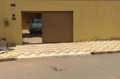 Casa com piscina e quintal amplo em aparecida de goiânia – 3 quartos!
