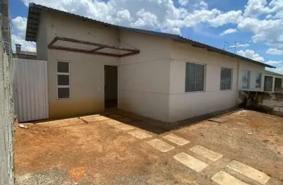 Casa com 3 quartos e garagem para 2 carros disponível para locação