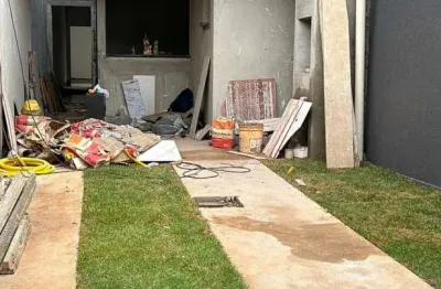 Casa no jardim todos os santos iii com suíte e área gourmet integrada