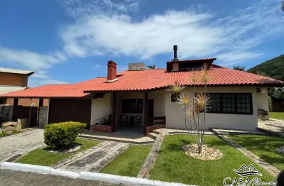 Casa em condomínio fechado com 3 quartos à venda na rua gécio de souza e silva, 100, sambaqui, florianópolis por r$ 1.990.000