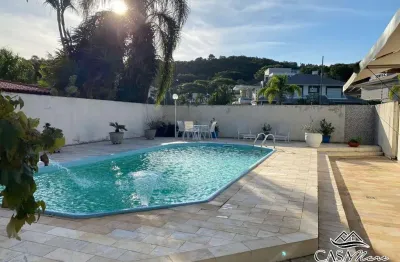 Casa com 4 quartos à venda na servidão estrela açoriana, 17, cacupé, florianópolis por r$ 2.500.000