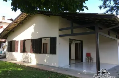 Casa à venda na rua itapuã, 149, parque são jorge, florianópolis por r$ 2.000.000