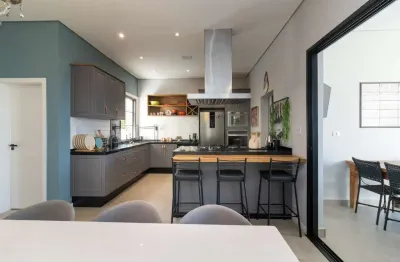 Casa em condomínio para venda com 4 quartos, sendo 3 suítes , 232m²