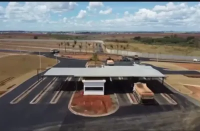 Terreno loteamento fechado 211 m², lazer completo, facil acesso à região