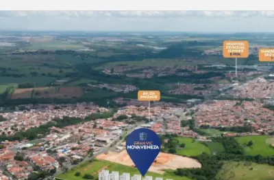 Apartamento 2 dormitórios, varanda, vaga de garagem, opão com suíte e muito bem localizado