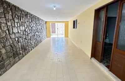 Casa ampla em candelária – 3 quartos (2 suítes), próximo à oab – r$ 350 mil