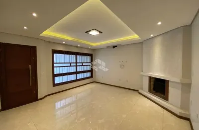 Belíssima casa nova com 235m² de área construída, perfeita para a sua família!
