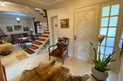 Excelente casa estilo sobrado com 3 dormitórios sendo 1 suíte no bairro espírito santo