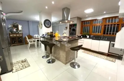 Casa térrea no jardim sabará, 3 dormitórios, 1 suíte, 3 banheiros e 3 vagas!