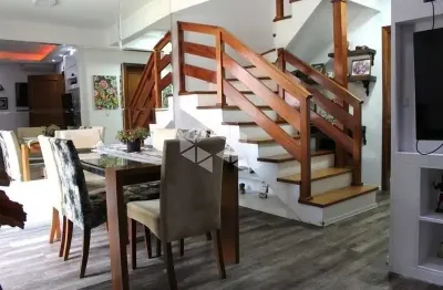 Casa sobrado com 3 dormitórios no bairro jardim são pedro.